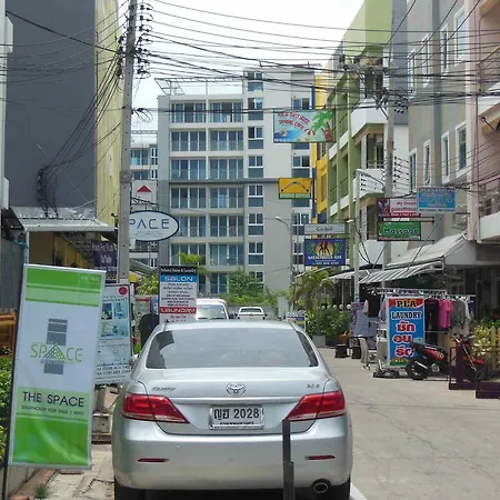Boomerang And Bar Guest house Pattaya