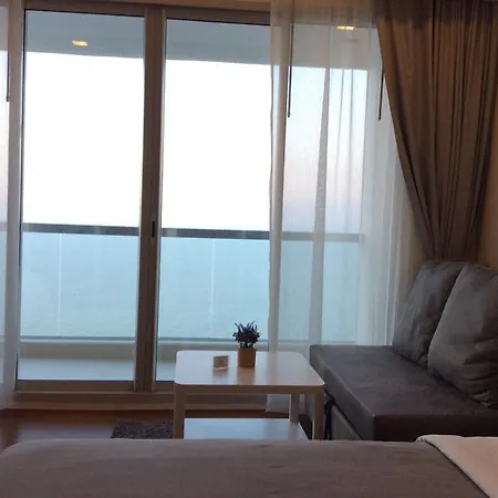 Apartment Cozy Beachfront Pattaya