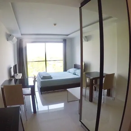Studio Club Royal Wangamat By Marina Pattaya