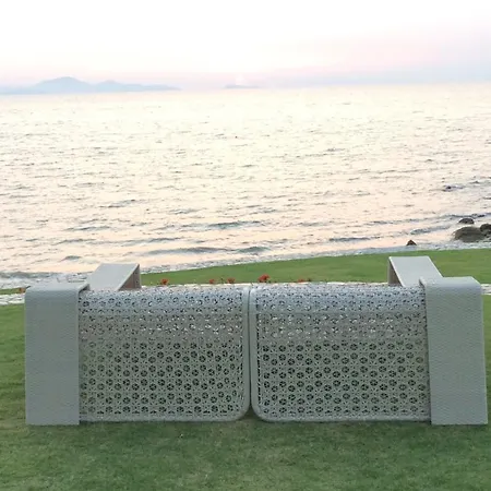 Cozy Beachfront *