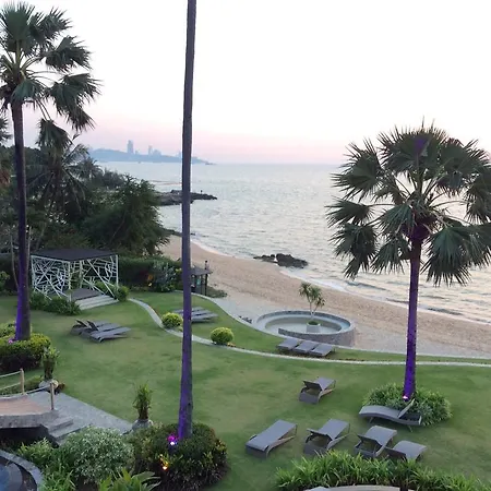 Cozy Beachfront Apartment Pattaya