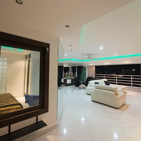 Top Floor Beachfront Dream Apartment