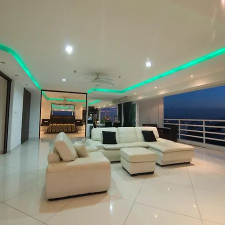 Top Floor Beachfront Dream *
