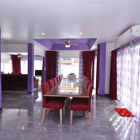 Momo Villa Villa *