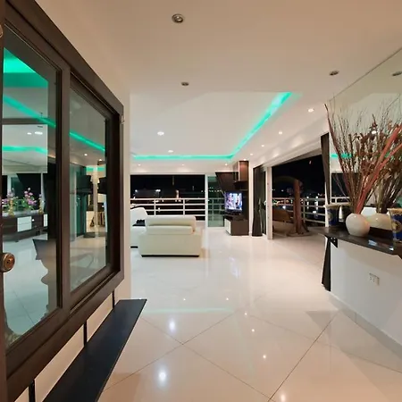 Top Floor Beachfront Dream Apartment Pattaya