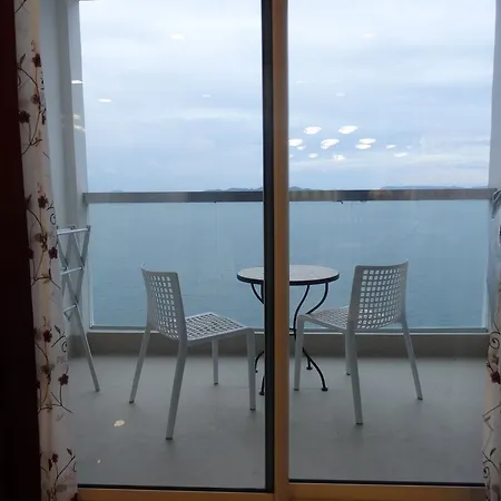 The Palm Wongamat Beach Apartment Pattaya