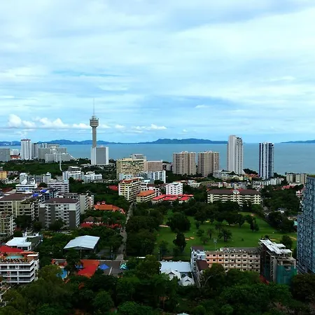Peak Towers อพาร์ทเม้น
