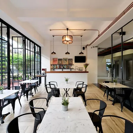 โรงแรม Ruenthip 4*