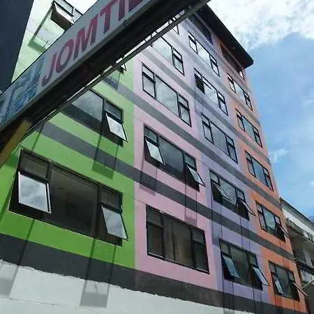 Jomtien Holiday โรงแรม 3*