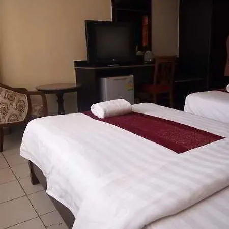 Jomtien Holiday โรงแรม