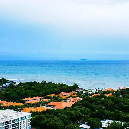 Cozy Beach View Apartment Pattaya