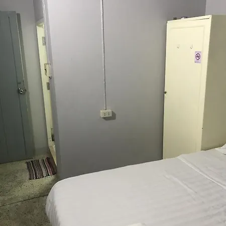 Guest house Scandalic Bar And 2*