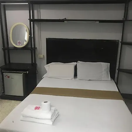 Scandalic Bar And 2* Pattaya