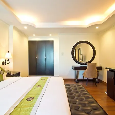 โรงแรม แอลเค รอยัลสวีท 4*