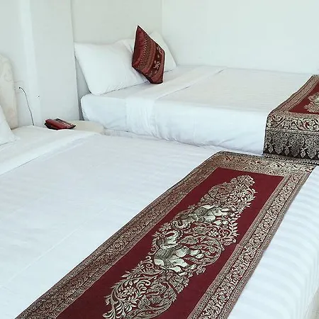 Arya Hotel