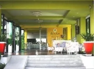 Oyo 75367 Ud Pattaya 4*