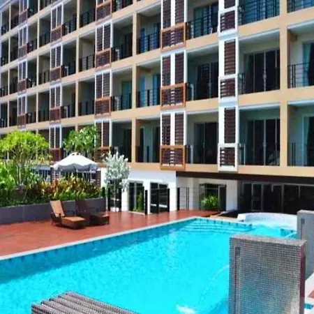 โรงแรม August 3*