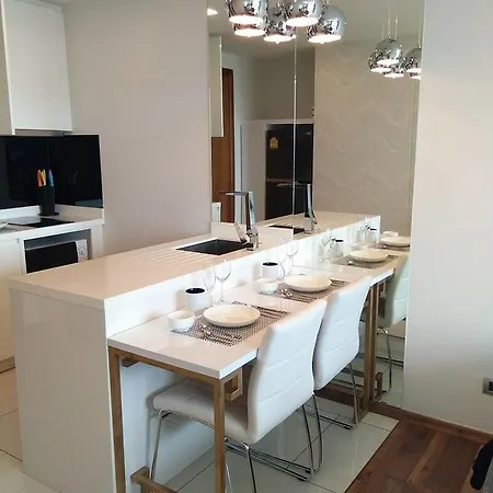 Peak Tower In Phatumnak Apartment Pattaya