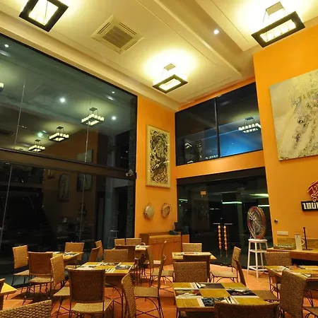 Le Vernissage โรงแรม 4*