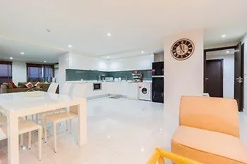 โรงแรม The Place Pratumnak By Sunny 2*