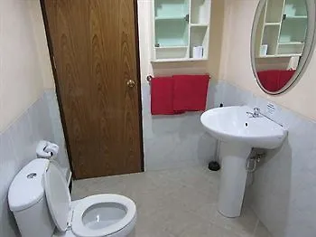 Robin's Nest & Restaurant Guest house *
