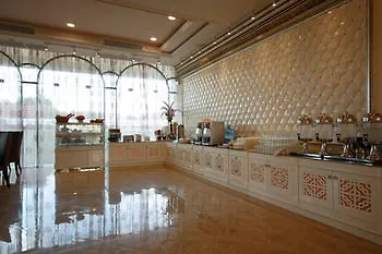 โรงแรม Crystal