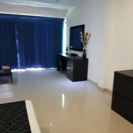โรงแรม East