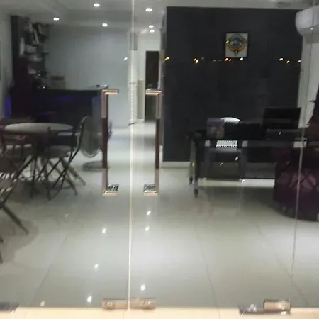โรงแรม Titanic Residence-7 Minute Walk To The Pattaya