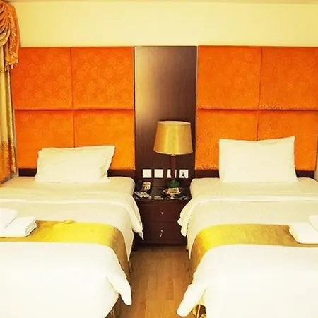 โรงแรม เดอะ พรีวี่ สวีทส์ 2*