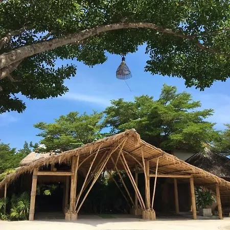 ชิค ชิลล์ แอท เอราวาณา พูล วิลลา พัทยา โรงแรม 4*