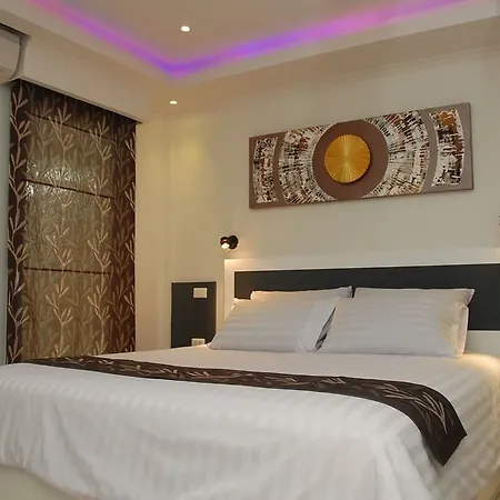 Sirikarn & Luxury 3*