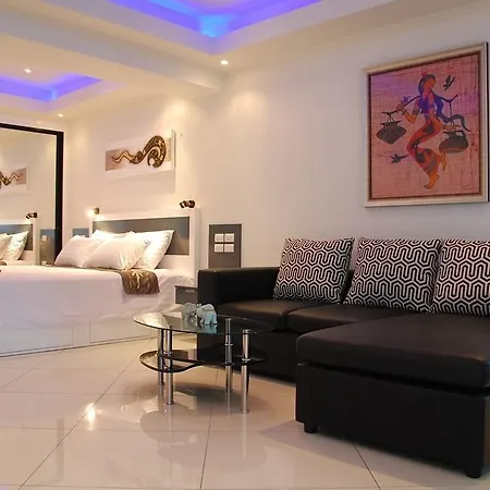โรงแรม Sirikarn & Luxury Pattaya