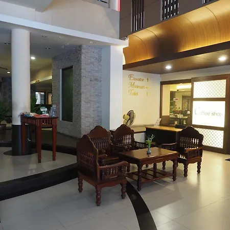 Eastiny Place โรงแรม 3*