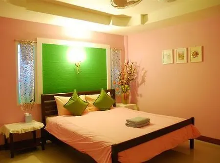 โรงแรม Baan Im Em