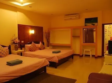 โรงแรม Baan Im Em 2*