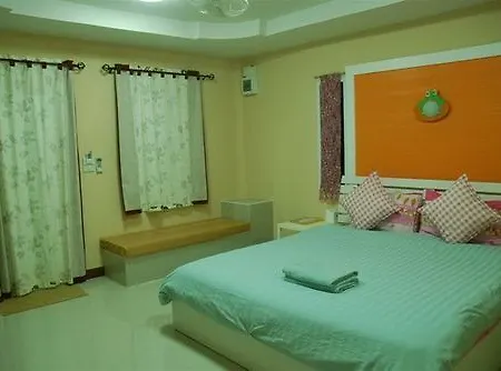 โรงแรม Baan Im Em