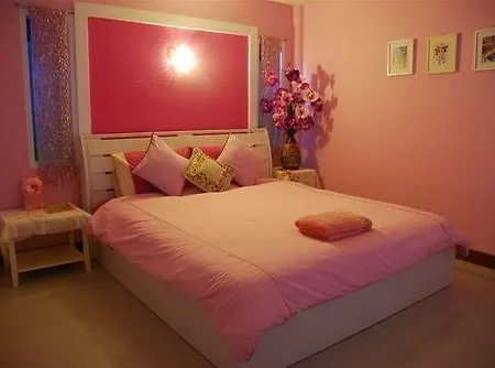โรงแรม Baan Im Em 2*