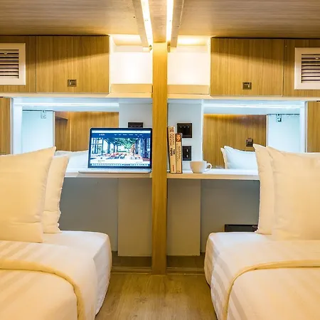 Nonze Capsule hotel