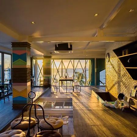 Nonze Capsule hotel