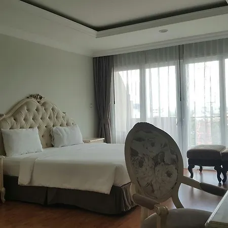 Hotel Lk Noble