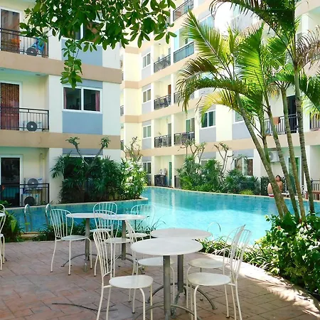 Park Lane Apartment *