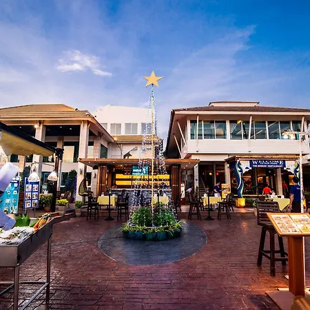 Sea Breeze Jomtien โรงแรม 4*