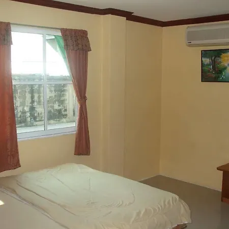 บ้านพัก Aura House 2*