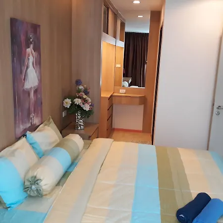 The Chezz By Apple & Frank Apartment