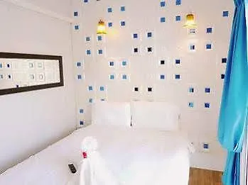 Momo Villa Villa
