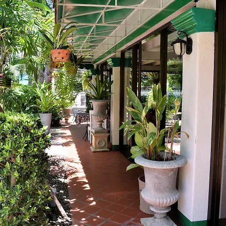 Green Beach โรงแรม 3*