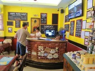 Robin's Nest & Restaurant Guest house Pattaya