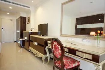 Crystal โรงแรม