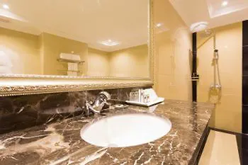 Crystal โรงแรม 5*