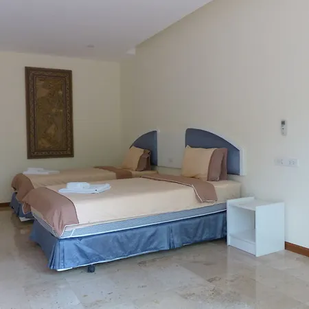 อพาร์ตโฮเทล Emerald Palace 3*